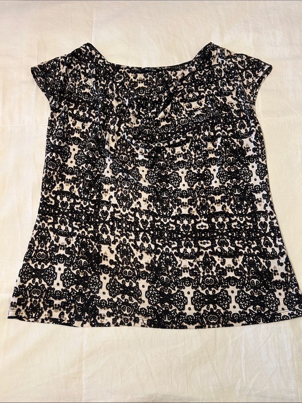NIC+ZOE Black and White Patterned Cowl Neck Cap Sleeve Top